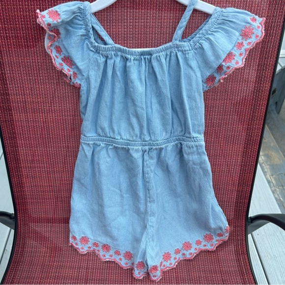 🍭Vince Camuto Girls' Chambray Romper with Pink Floral Embroidery Accents 24m - Picture 2 of 5
